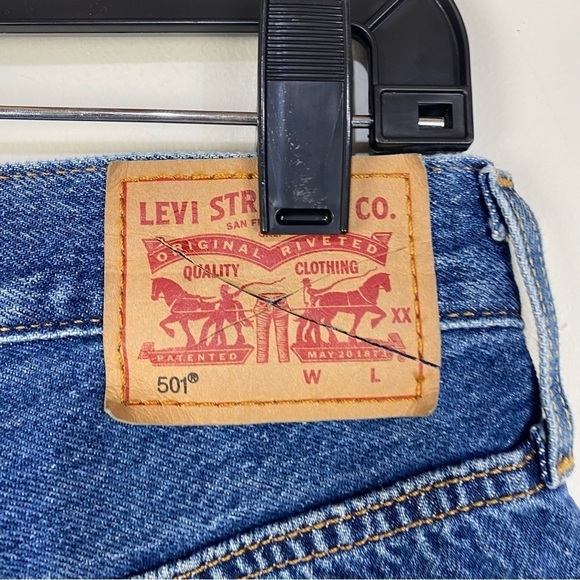 Levi's 501 Button Fly Raw Hem Distressed Denim Jean Shorts Booty Shorts - Picture 3 of 4